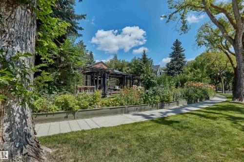 10303 Glenora Crescent, Edmonton, AB - Outdoor