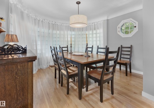 10303 Glenora Crescent, Edmonton, AB - Indoor Photo Showing Dining Room