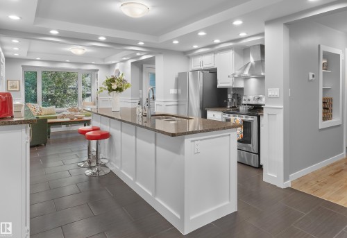 10303 Glenora Crescent, Edmonton, AB - Indoor Photo Showing Kitchen With Upgraded Kitchen