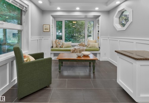 10303 Glenora Crescent, Edmonton, AB - Indoor