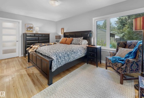 10303 Glenora Crescent, Edmonton, AB - Indoor Photo Showing Bedroom