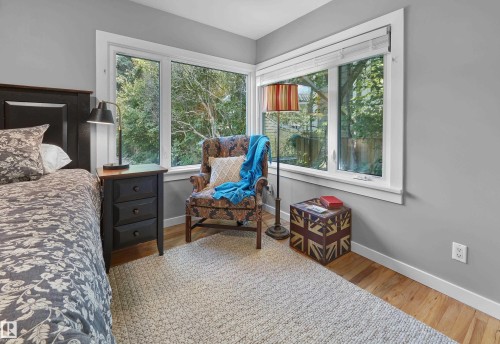 10303 Glenora Crescent, Edmonton, AB - Indoor Photo Showing Bedroom