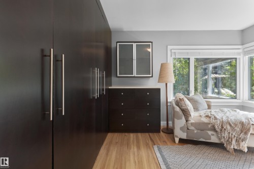 10303 Glenora Crescent, Edmonton, AB - Indoor Photo Showing Bedroom