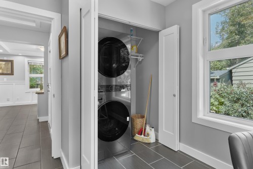 10303 Glenora Crescent, Edmonton, AB - Indoor Photo Showing Laundry Room