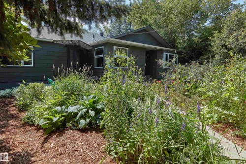 10303 Glenora Crescent, Edmonton, AB - Outdoor