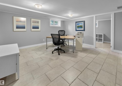 10303 Glenora Crescent, Edmonton, AB - Indoor