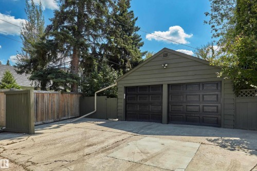 10303 Glenora Crescent, Edmonton, AB - Outdoor