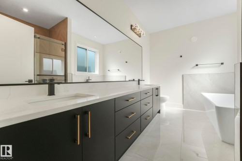 10965 129 Street, Edmonton, AB - Indoor Photo Showing Bathroom