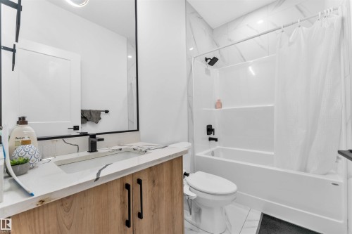 5814 Peltier Close, Beaumont, AB - Indoor Photo Showing Bathroom