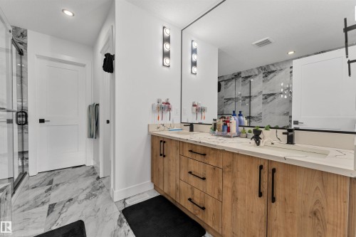 5814 Peltier Close, Beaumont, AB - Indoor