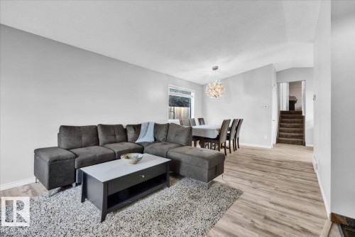 3619 27 Avenue, Edmonton, AB - Indoor Photo Showing Living Room