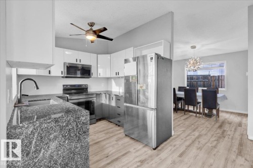 3619 27 Avenue, Edmonton, AB - Indoor Photo Showing Kitchen With Upgraded Kitchen