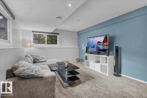 3619 27 Avenue, Edmonton, AB - Indoor Photo Showing Living Room