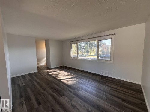 7504 77 Avenue, Edmonton, AB - Indoor Photo Showing Other Room