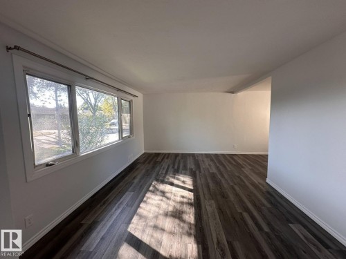 7504 77 Avenue, Edmonton, AB - Indoor Photo Showing Other Room