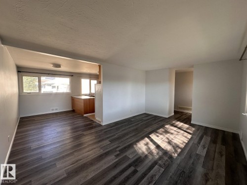 7504 77 Avenue, Edmonton, AB - Indoor Photo Showing Other Room