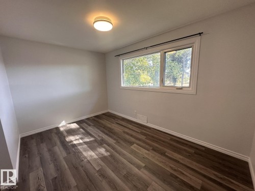 7504 77 Avenue, Edmonton, AB - Indoor Photo Showing Other Room