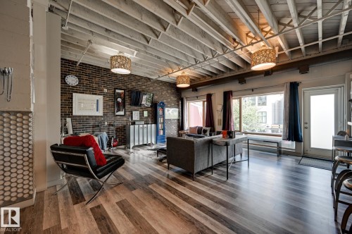 11623 105 Avenue Nw, Edmonton, AB - Indoor