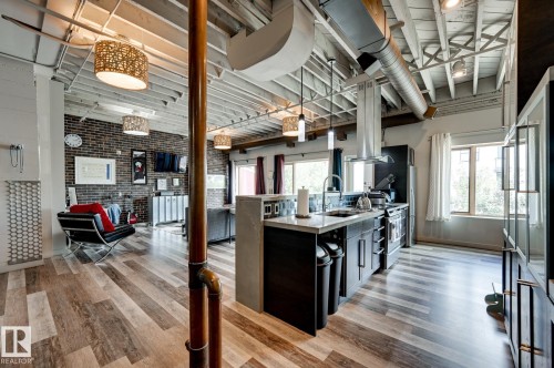 11623 105 Avenue Nw, Edmonton, AB - Indoor