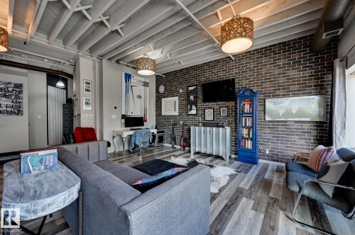 11623 105 Avenue Nw, Edmonton, AB - Indoor