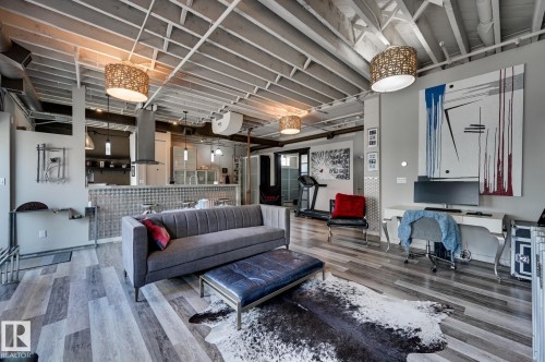 11623 105 Avenue Nw, Edmonton, AB - Indoor