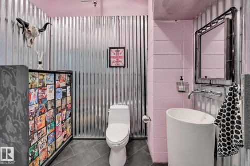 11623 105 Avenue Nw, Edmonton, AB - Indoor Photo Showing Bathroom