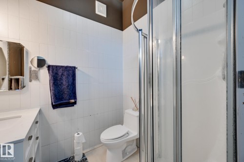11623 105 Avenue Nw, Edmonton, AB - Indoor Photo Showing Bathroom