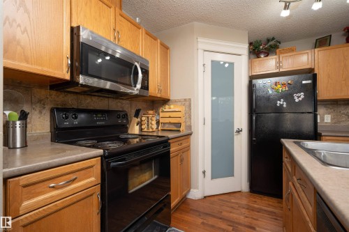 3533 11 Street, Edmonton, AB - Indoor Photo Showing Kitchen