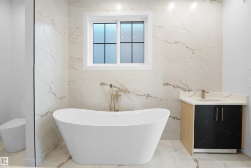 27 Trill Point, Spruce Grove, AB - Indoor Photo Showing Bathroom