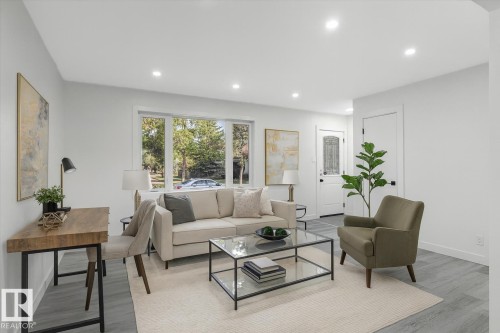 13043 Sherbrooke Avenue, Edmonton, AB - Indoor Photo Showing Living Room