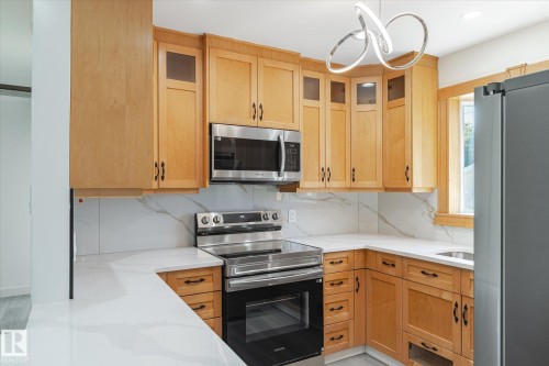 13043 Sherbrooke Avenue, Edmonton, AB - Indoor Photo Showing Kitchen