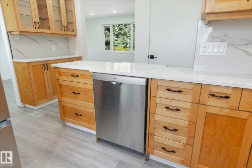 13043 Sherbrooke Avenue, Edmonton, AB - Indoor Photo Showing Kitchen