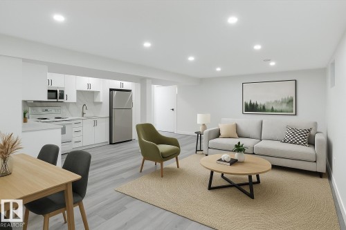 13043 Sherbrooke Avenue, Edmonton, AB - Indoor Photo Showing Living Room