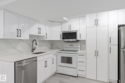 13043 Sherbrooke Avenue, Edmonton, AB - Indoor Photo Showing Kitchen