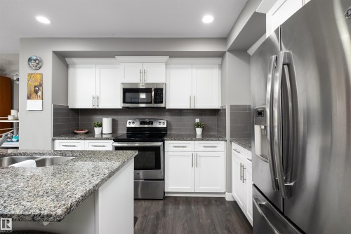 136 Reed Place, Leduc, AB - Indoor Photo Showing Kitchen With Double Sink With Upgraded Kitchen