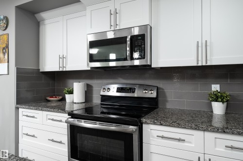 136 Reed Place, Leduc, AB - Indoor Photo Showing Kitchen With Upgraded Kitchen