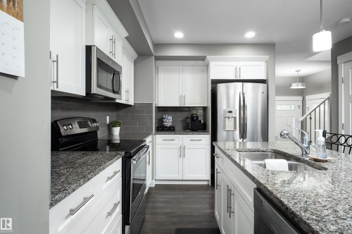 136 Reed Place, Leduc, AB - Indoor Photo Showing Kitchen With Double Sink With Upgraded Kitchen