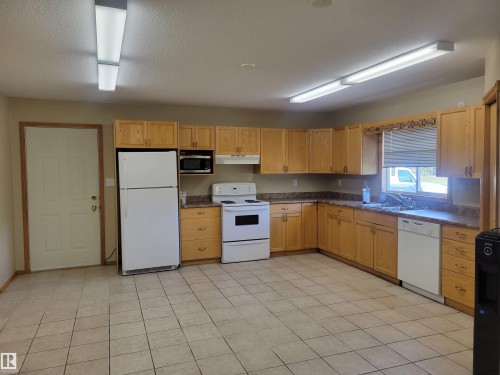 49132 Rr 92, Rural Brazeau County, AB - Indoor Photo Showing Kitchen With Double Sink