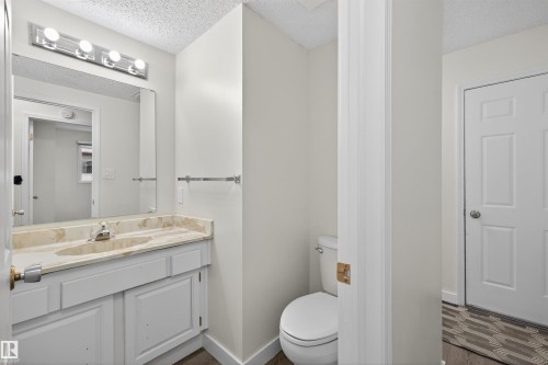 11020 158 Avenue, Edmonton, AB - Indoor Photo Showing Bathroom