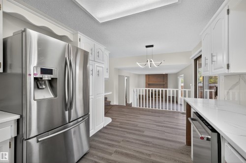 11020 158 Avenue, Edmonton, AB - Indoor Photo Showing Kitchen