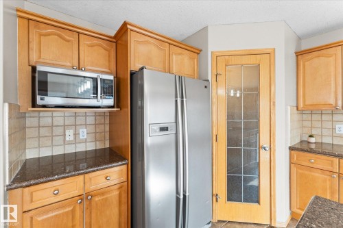 121 Castle Drive, Edmonton, AB - Indoor Photo Showing Kitchen