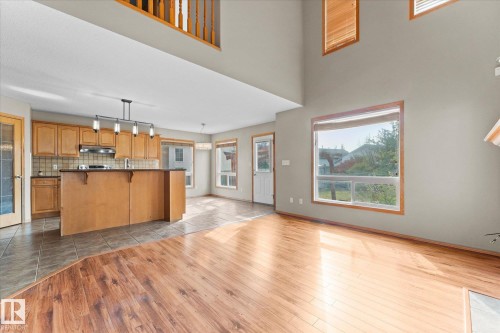 121 Castle Drive, Edmonton, AB - Indoor Photo Showing Kitchen