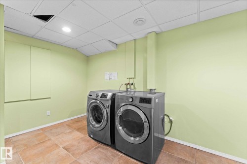 121 Castle Drive, Edmonton, AB - Indoor Photo Showing Laundry Room