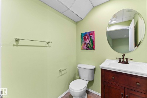121 Castle Drive, Edmonton, AB - Indoor Photo Showing Bathroom