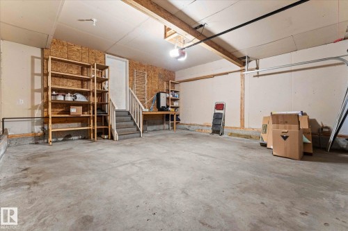 121 Castle Drive, Edmonton, AB - Indoor Photo Showing Garage