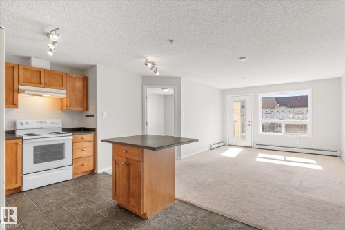 1302 330 Clareview Station Drive, Edmonton, AB - Indoor Photo Showing Kitchen