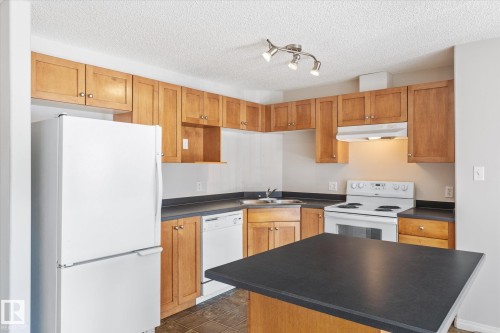 1302 330 Clareview Station Drive, Edmonton, AB - Indoor Photo Showing Kitchen