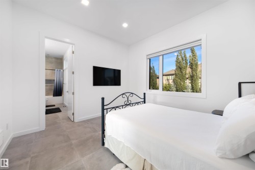 17 Windermere Drive, Edmonton, AB - Indoor Photo Showing Bedroom