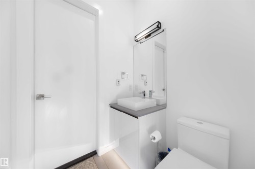 17 Windermere Drive, Edmonton, AB - Indoor Photo Showing Bathroom