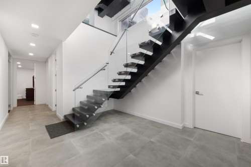 17 Windermere Drive, Edmonton, AB - Indoor Photo Showing Other Room